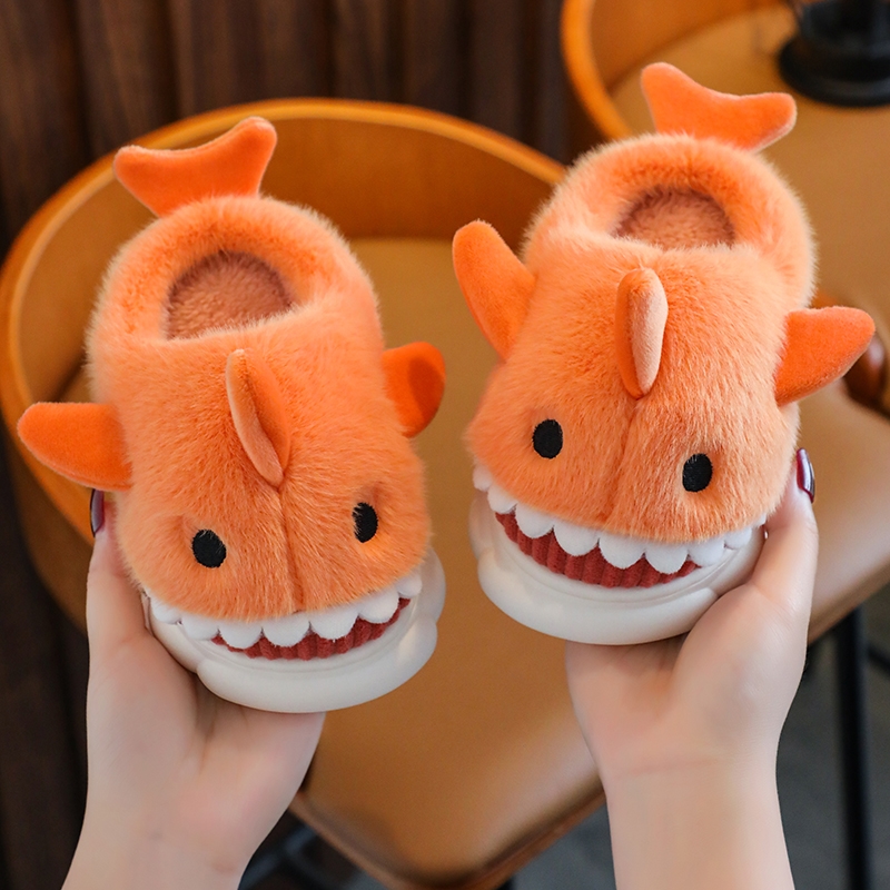 PANTUFLAS NIÑO TUBURÓN ANIME KAWAII DE FELPA - 3