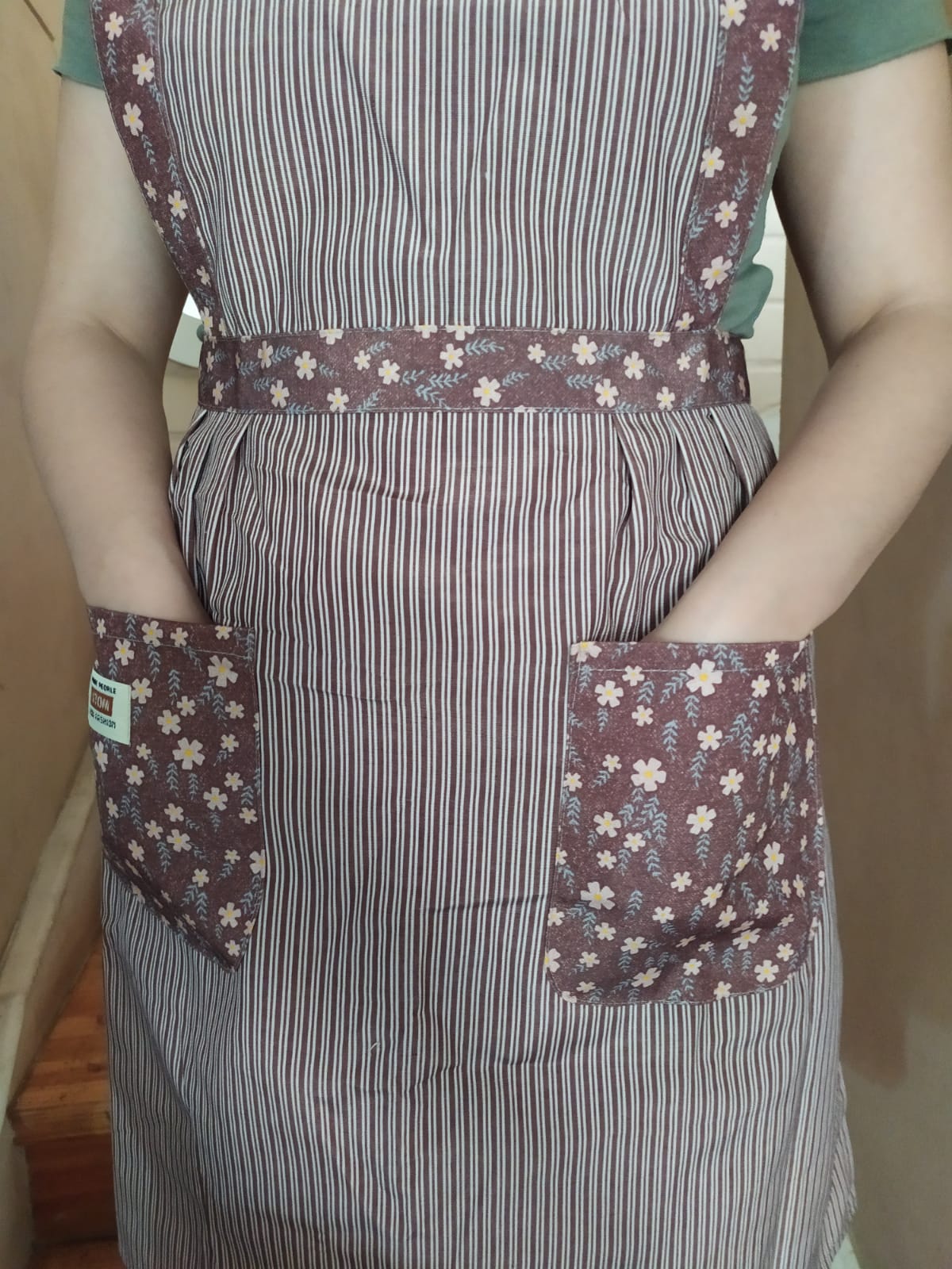 PECHERA, DELANTAL DE COCINA, PARA MUJER DISEÑO CLÁSICO - 4