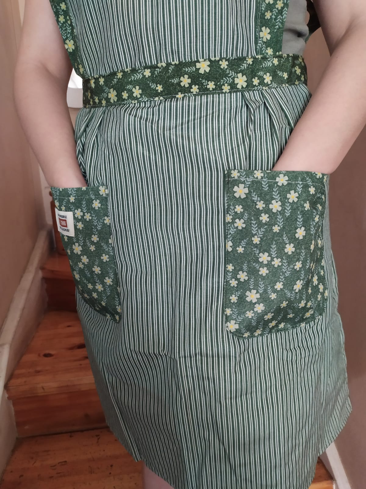 PECHERA, DELANTAL DE COCINA, PARA MUJER DISEÑO CLÁSICO - 4