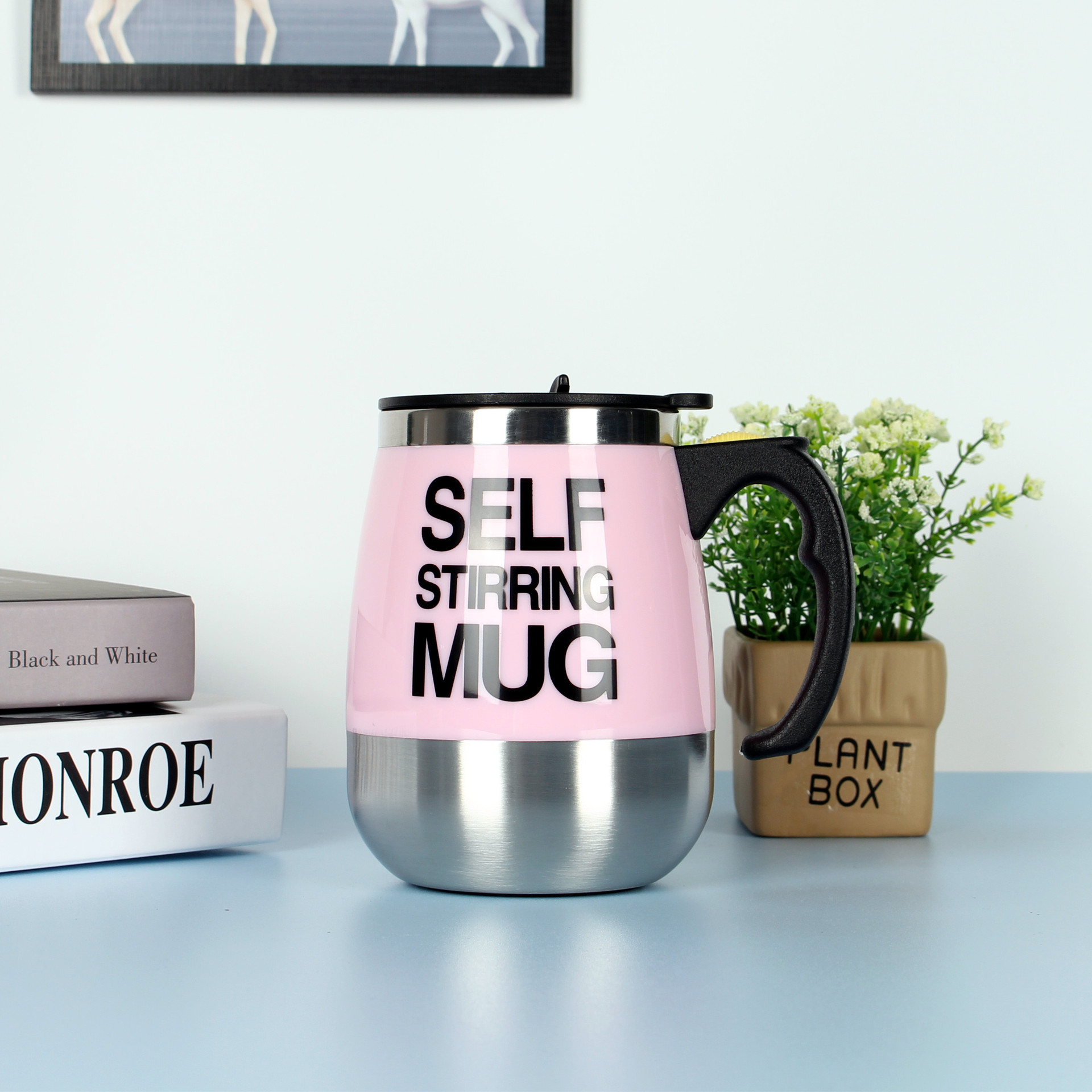 TAZÓN TAZA MUG CON REVOLVEDOR AUTOMÁTICO A PILAS CON TAPA - 2