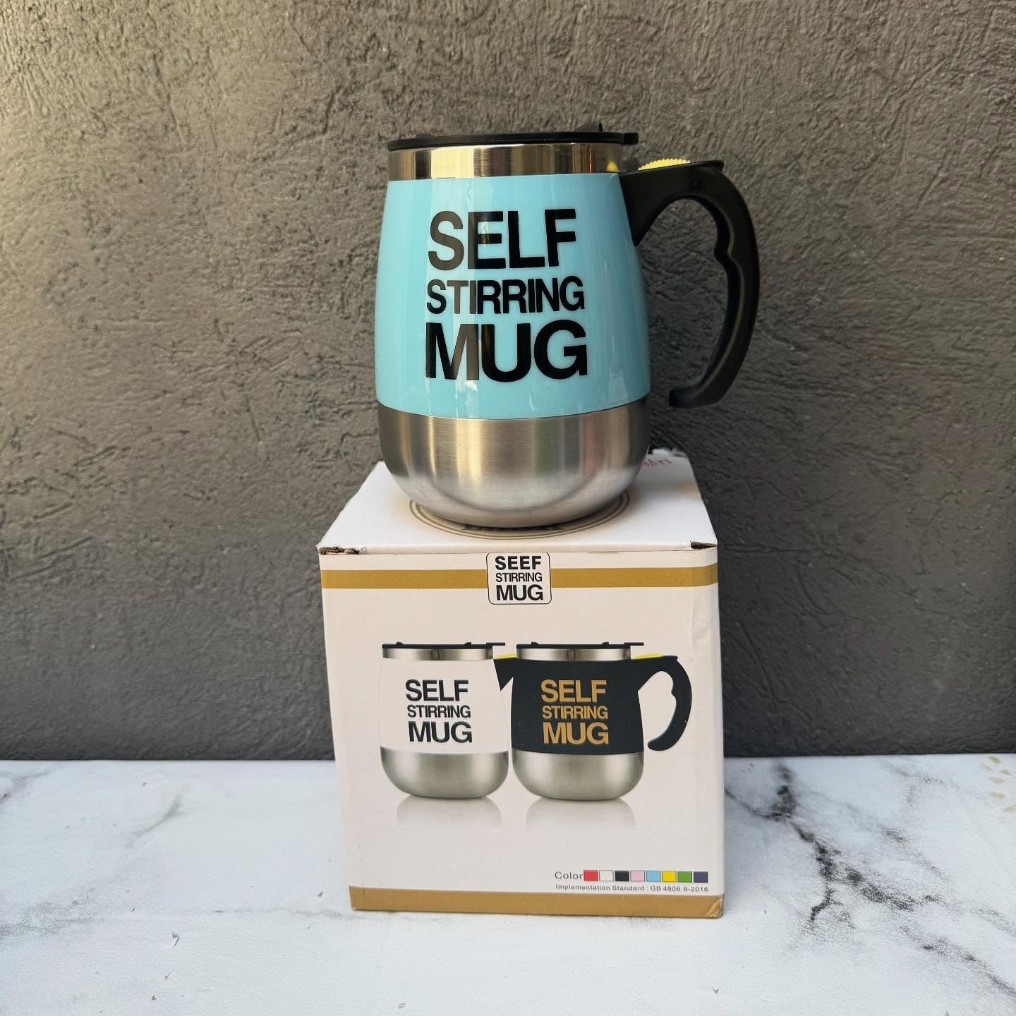 TAZÓN TAZA MUG CON REVOLVEDOR AUTOMÁTICO A PILAS CON TAPA - 5