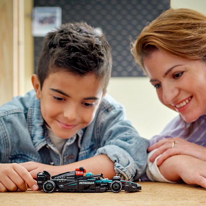 LEGO 77244 AUTO DE CARRERAS MERCEDES-AMG F1® W15 - 7