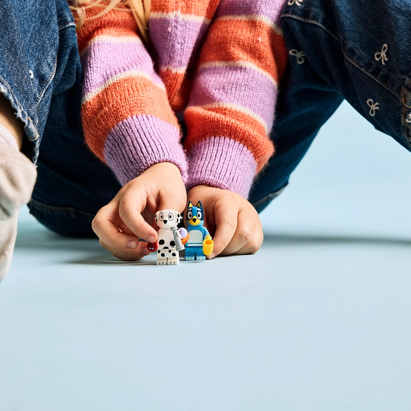 LEGO DIVERSION EN EL PARQUE DE JUEGOS CON BLUEY Y CLOEY - 5