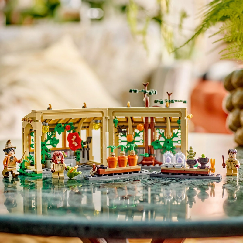LEGO 76445 CASTILLO DE HOGWARTS™: CLASE DE HERBOLOGIA - 2