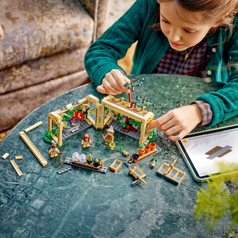 LEGO 76445 CASTILLO DE HOGWARTS™: CLASE DE HERBOLOGIA - 4