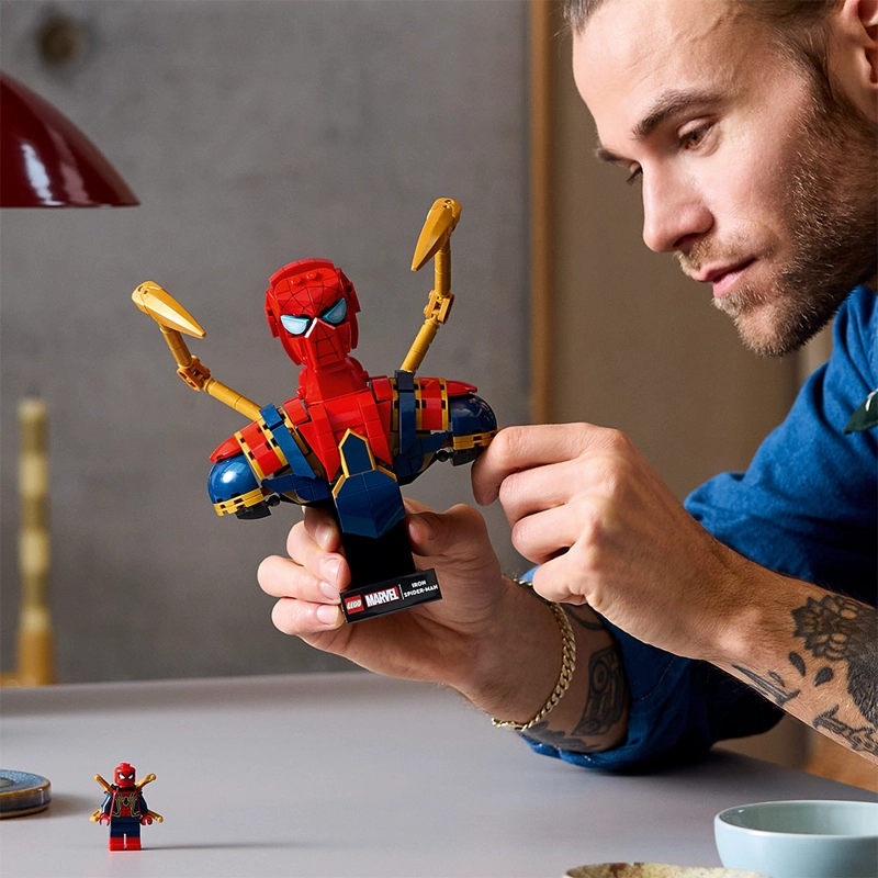 LEGO BUSTO DE IRON SPIDER-MAN  76326 - 5