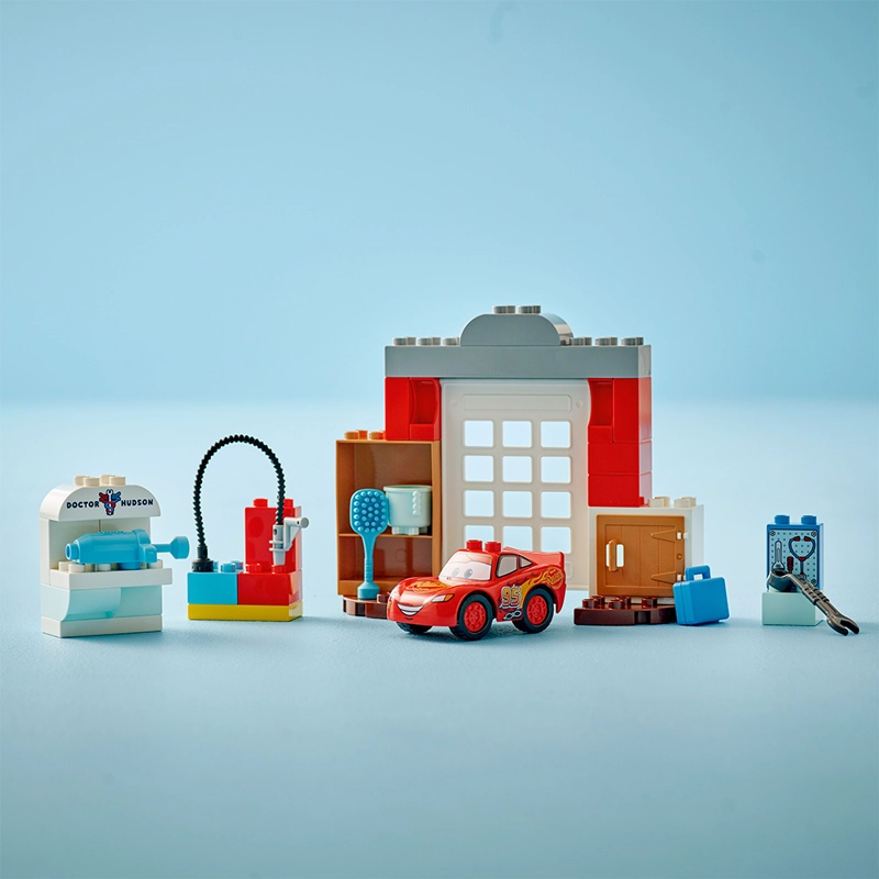 LEGO 10456 VISITA DE MCQUEEN AL TALLER DE DOC - 4
