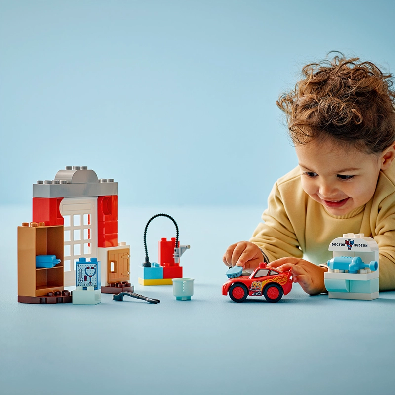 LEGO 10456 VISITA DE MCQUEEN AL TALLER DE DOC - 5