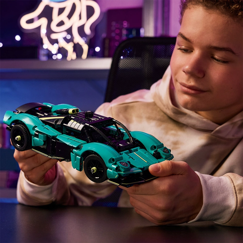 LEGO ASTON MARTIN VALKYRIE 42208 - 5