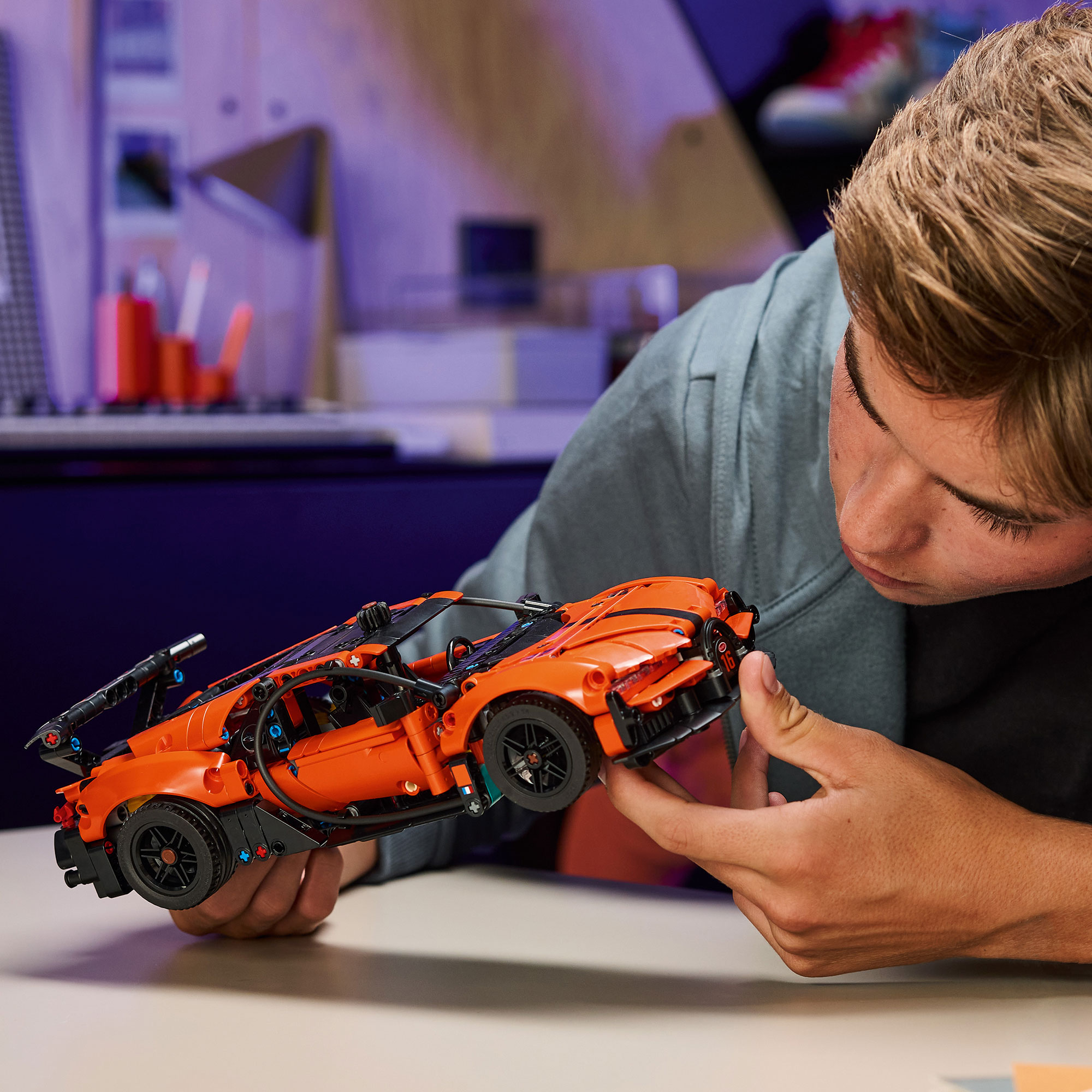 LEGO 42222 HIPERAUTO BUGATTI CHIRON PUR SPORT - 6