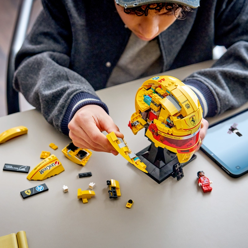 LEGO 43022 SCUDERIA FERRARI HP: CASCO DE LEWIS HAMILTON - 4
