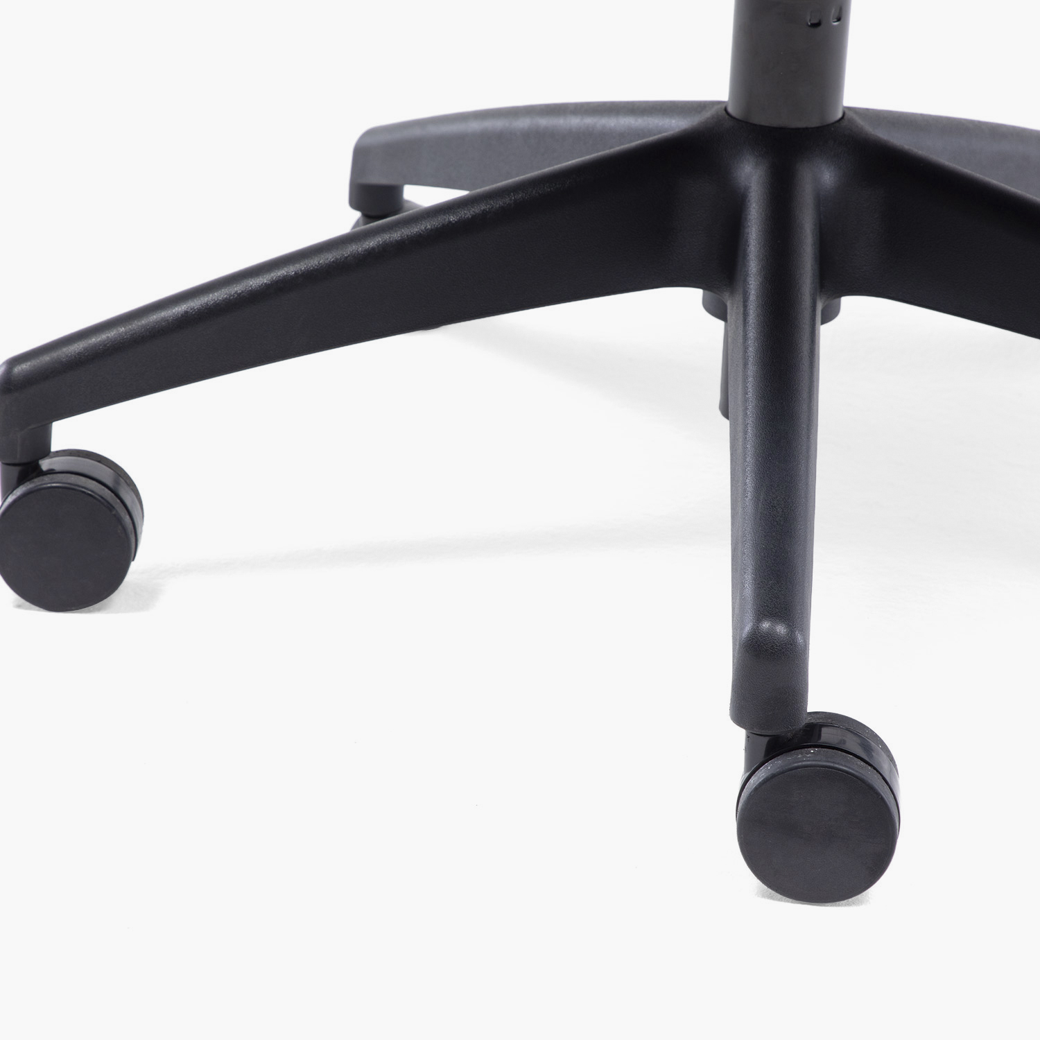 SILLA OFICINA FORM OFFICE NEGRO FOCUS CON CABECERO - 7
