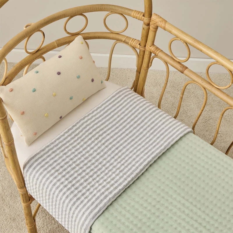 COLCHA CUNA LILUT 100X120 VERDE CLARO TEXTURA INTERIORS - 4