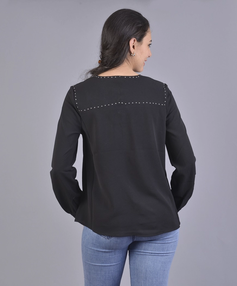 BLUSON CON TACHAS - 3