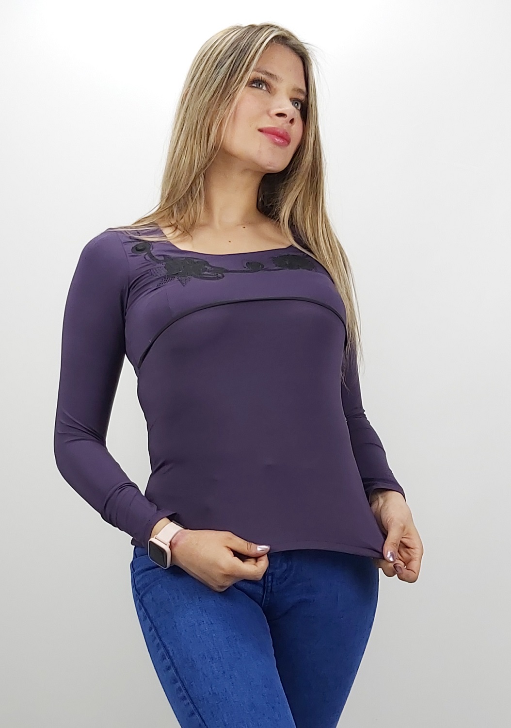 POLERA CON BORDADO - 1