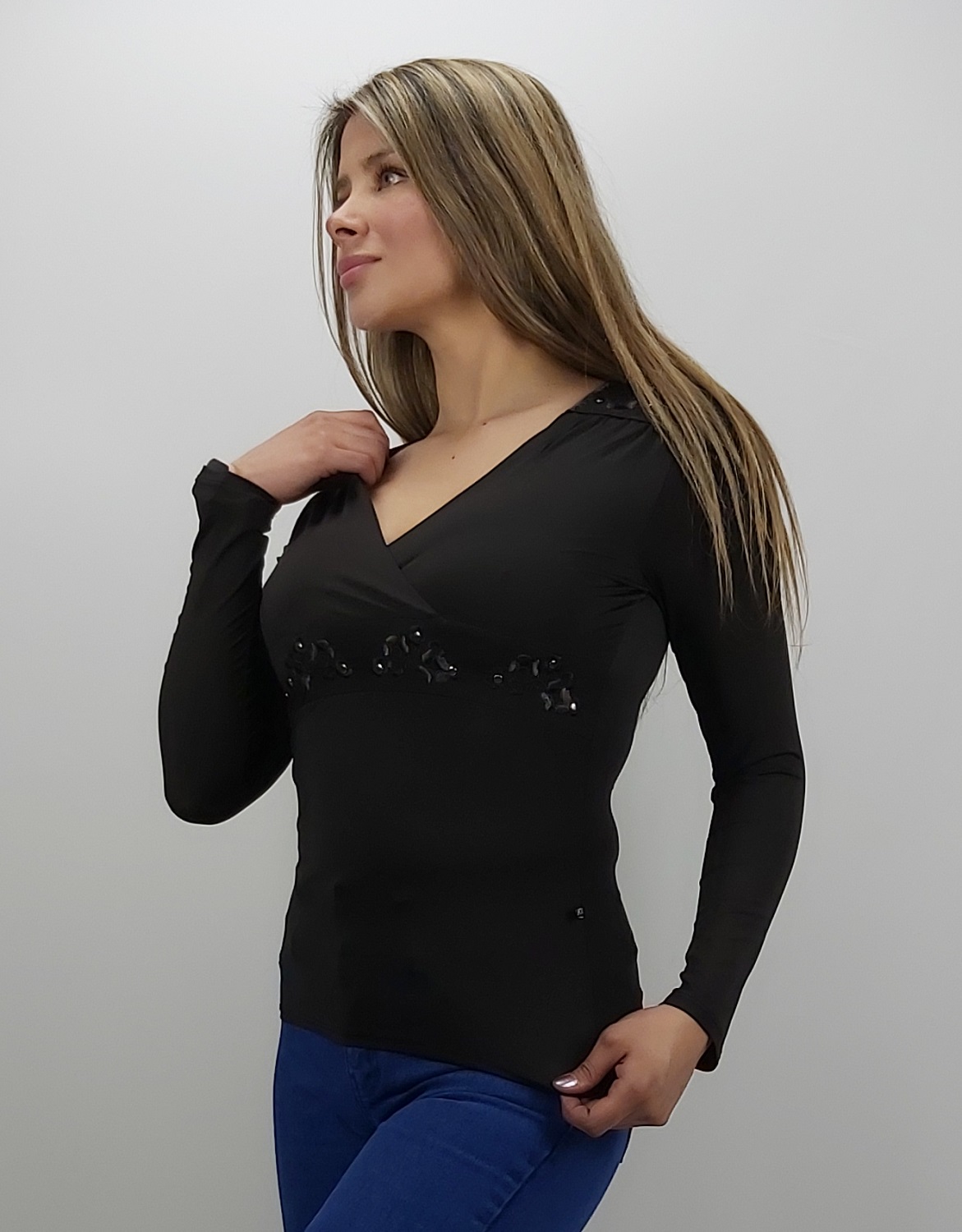 POLERA CUELLO V - 3