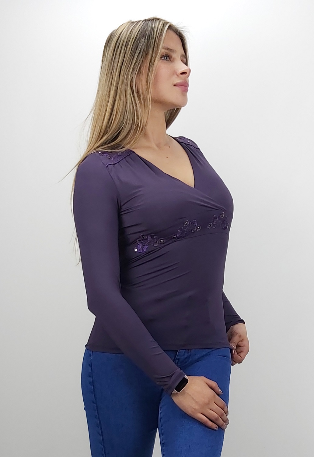 POLERA CUELLO V - 2