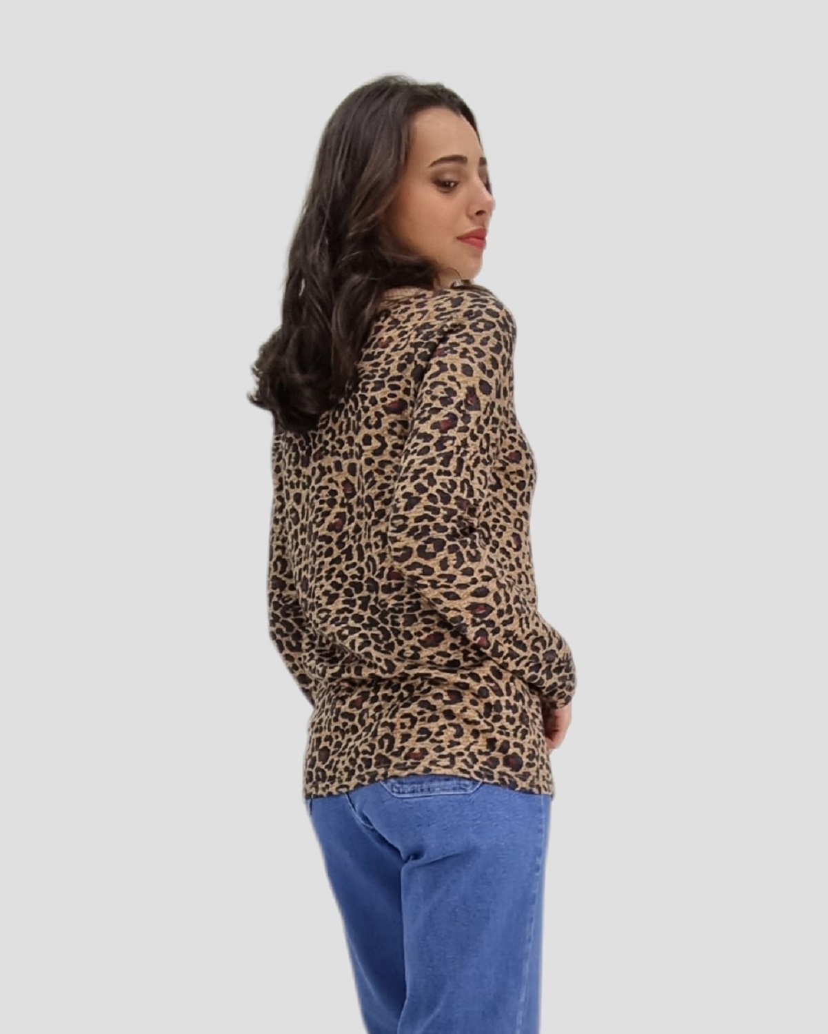 POLERA HACHI ESTAMPADA - 2