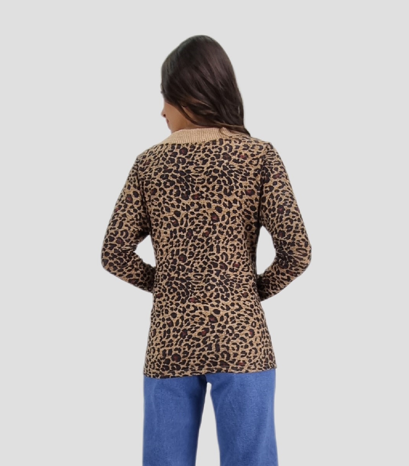 POLERA HACHI ESTAMPADA - 3