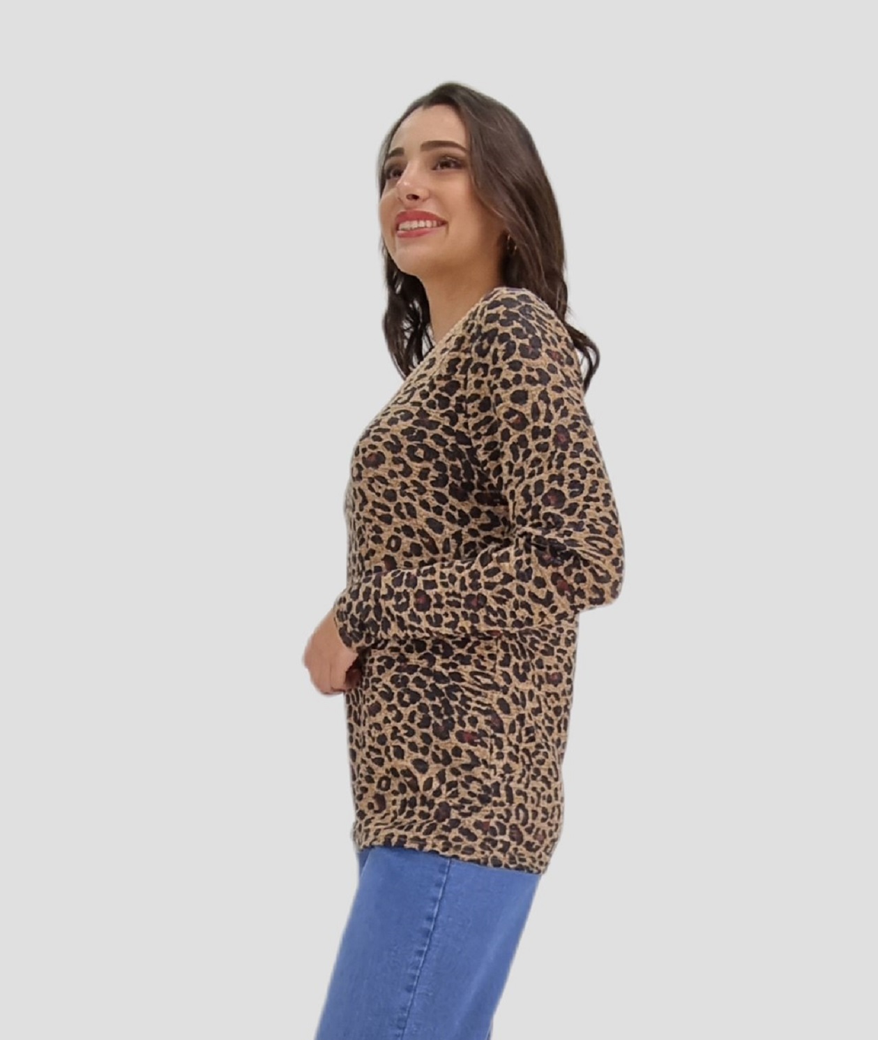 POLERA HACHI ESTAMPADA - 4