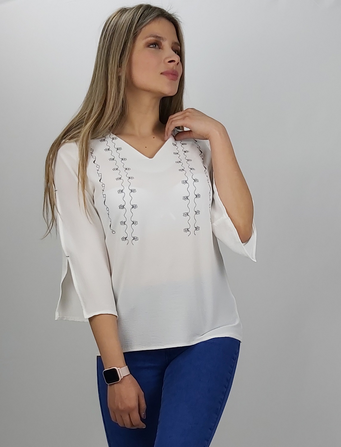 POLERA BLANCA BORDADA NEGRO - 1