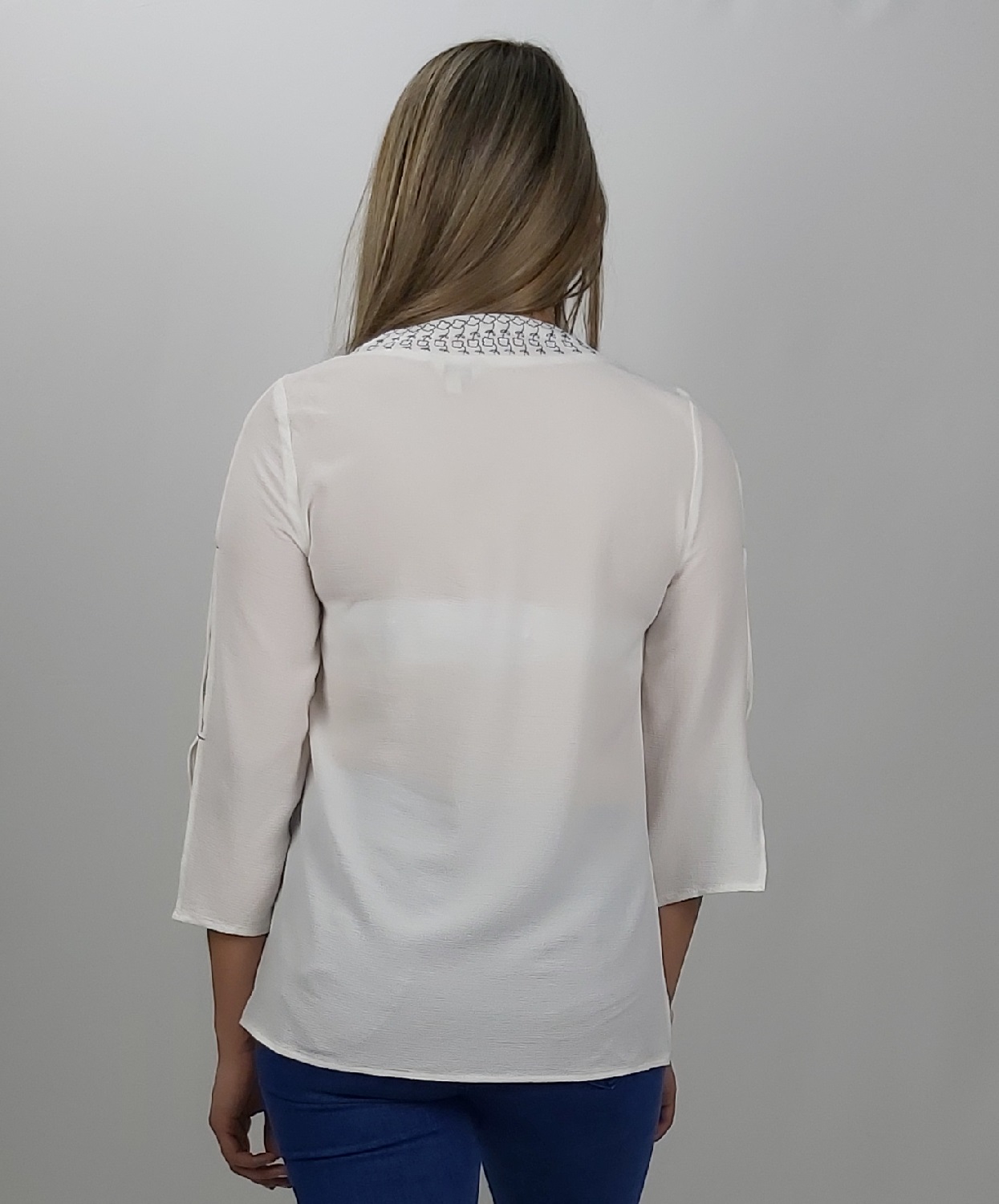 POLERA BLANCA BORDADA NEGRO - 3