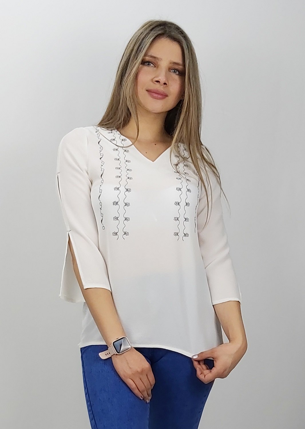 POLERA BLANCA BORDADA AZUL - 4