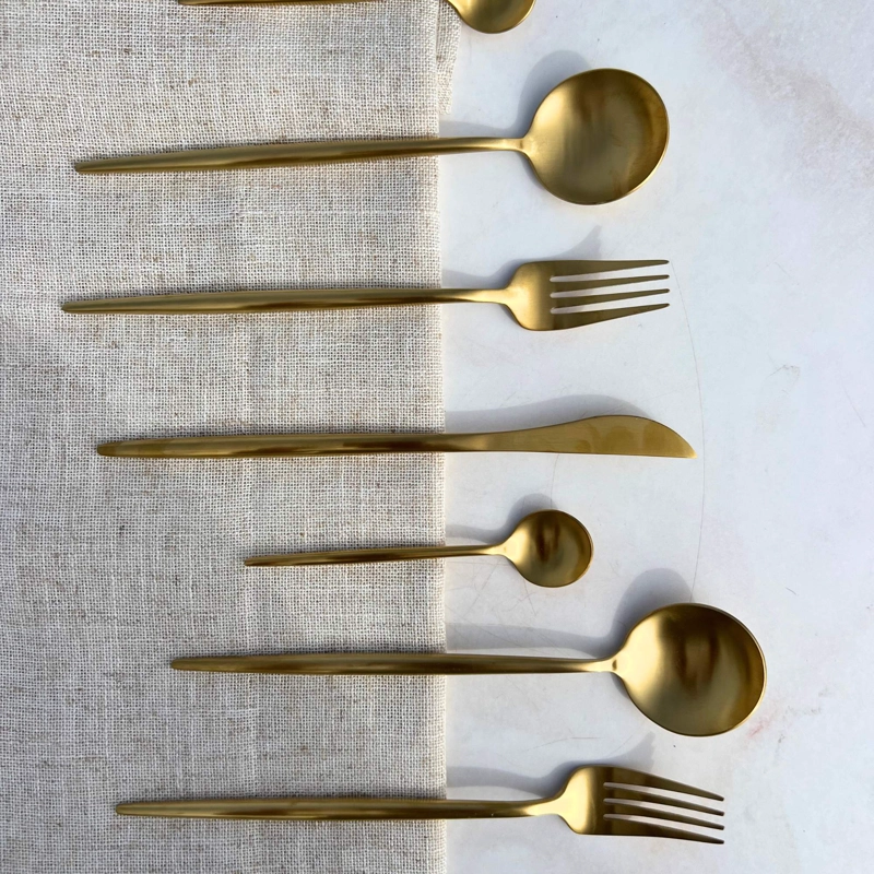 SET DE CUBIERTOS 16 PIEZAS DORADO ACERO INOXIDABLE 18/10 - 2