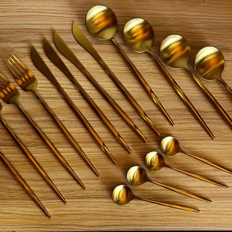 SET DE CUBIERTOS 16 PIEZAS DORADO ACERO INOXIDABLE 18/10 - 3
