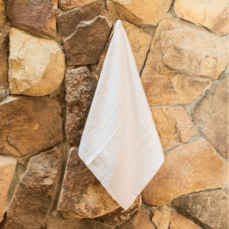 TOALLA DE BAÑO - ALGODON 550GRS 70X140CM ULTRA ABSORBENTE EN COLOR BLANCO - 3