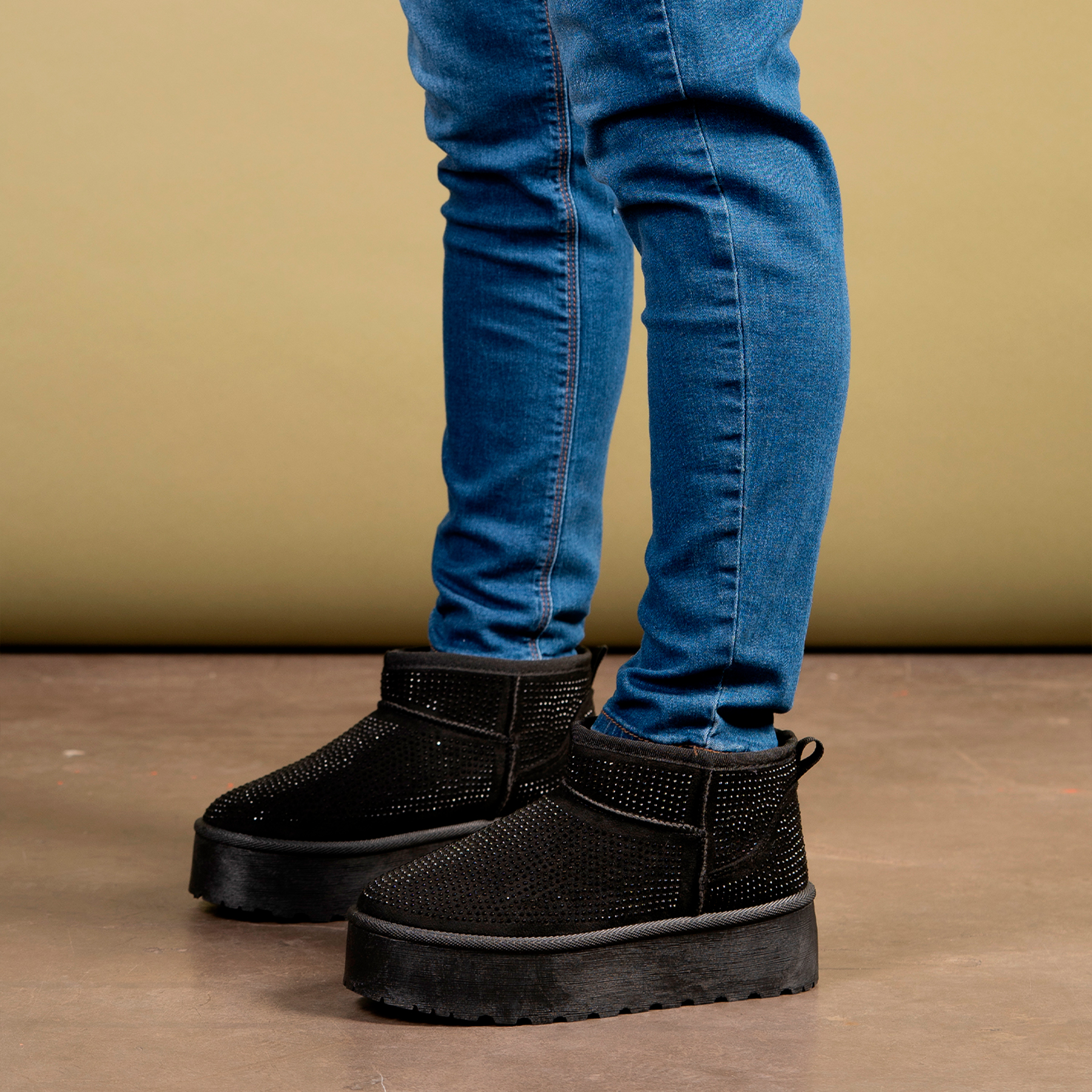 BOTIN MUJER CAMELI NEGRO APOSTOL - 2