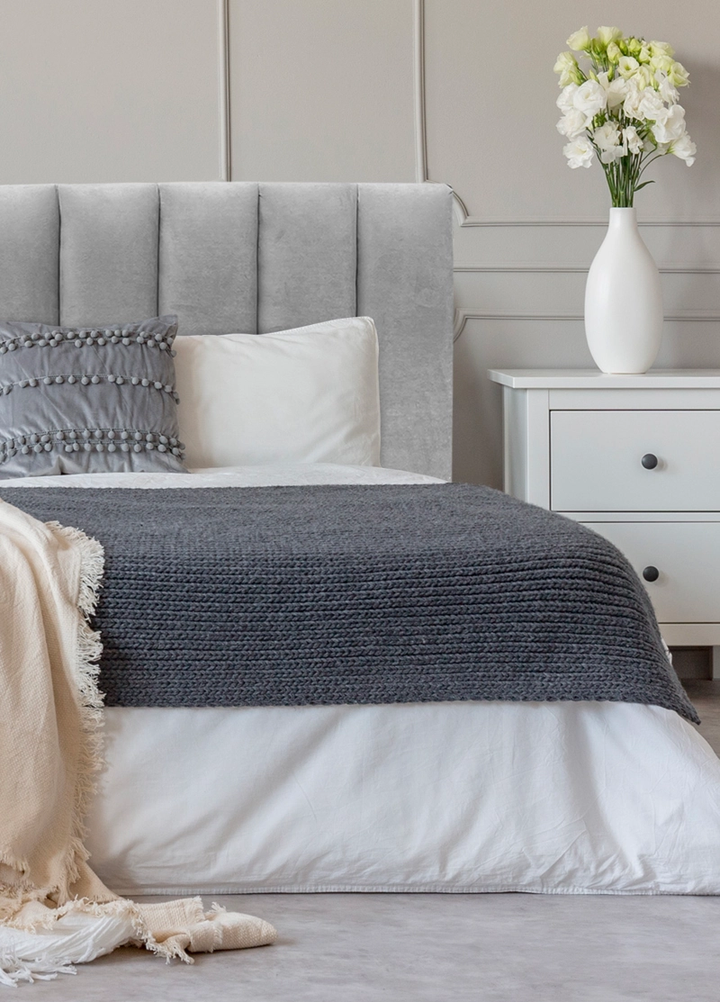RESPALDO DE CAMA TUBULAR VERTICAL FELPA GRIS PLATA - KING - 1
