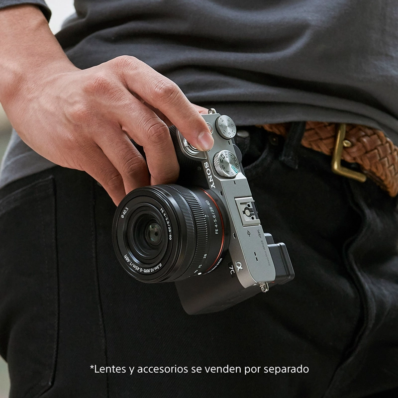 CÁMARA COMPACTA FULL-FRAME ALPHA 7C - 8