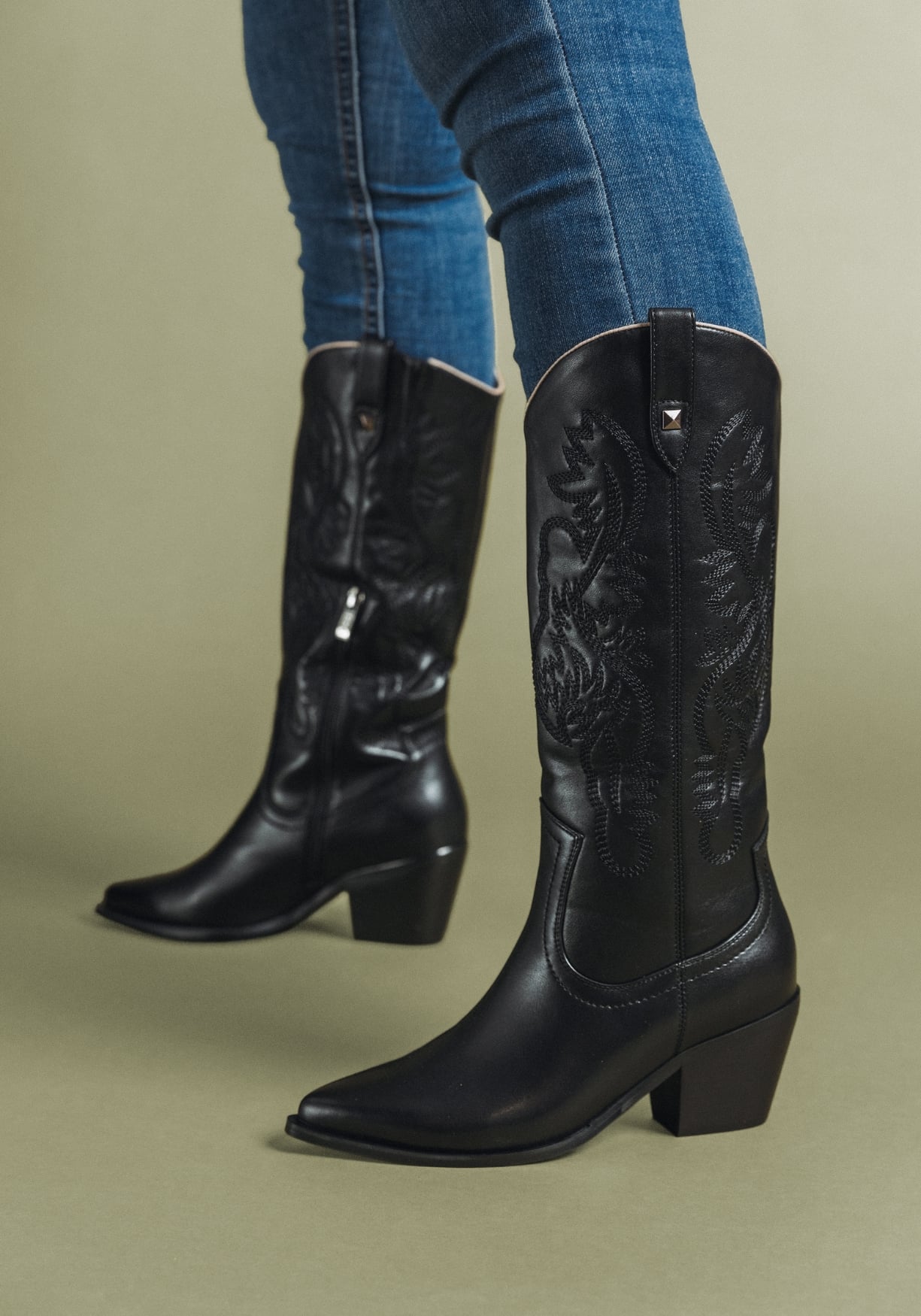 BOTA NISSA EN COLOR NEGRO - 2