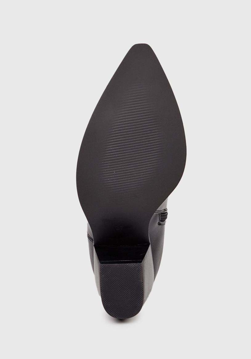 BOTA NISSA EN COLOR NEGRO - 8