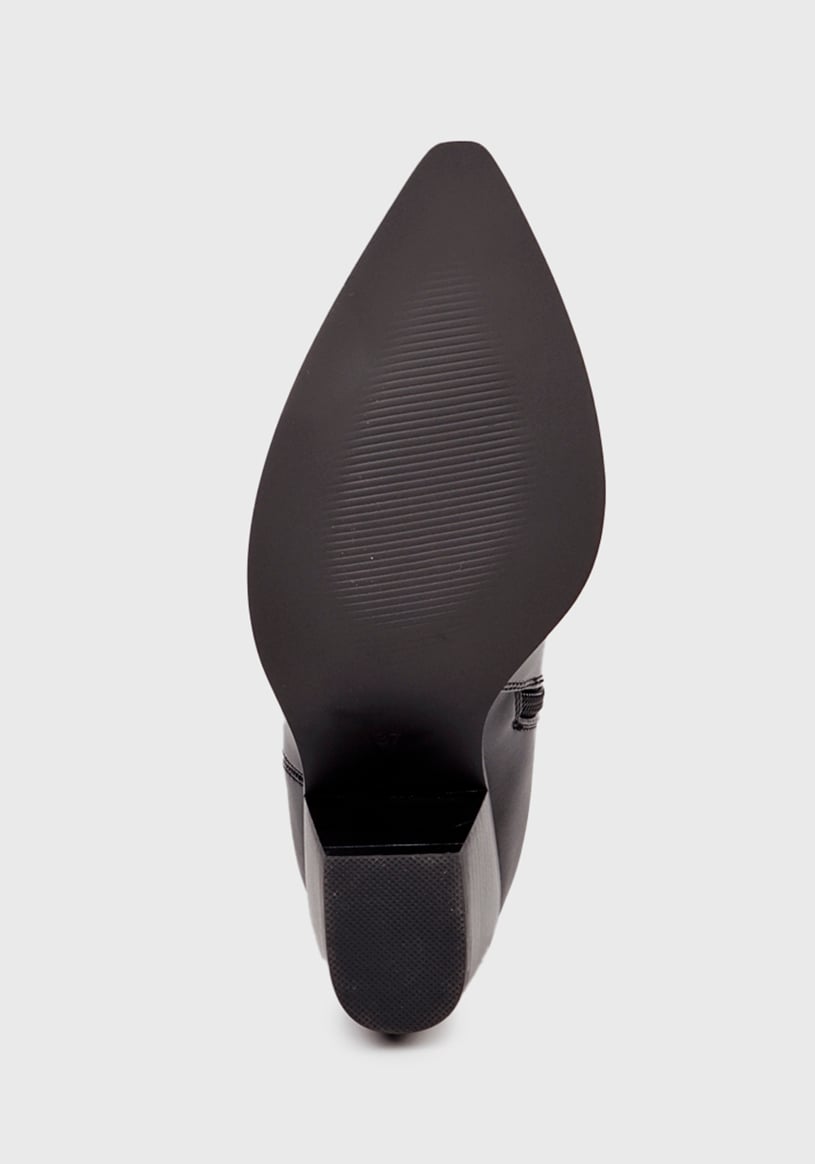 BOTA NISSA EN COLOR NEGRO - 8