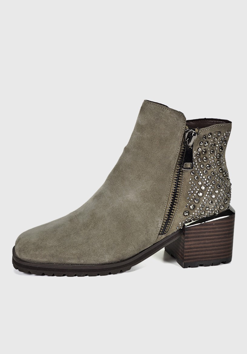 BOTÍN CUERO TAUPE PLUNIE CON PEDRERIA BRILLANTE CASUAL - 2