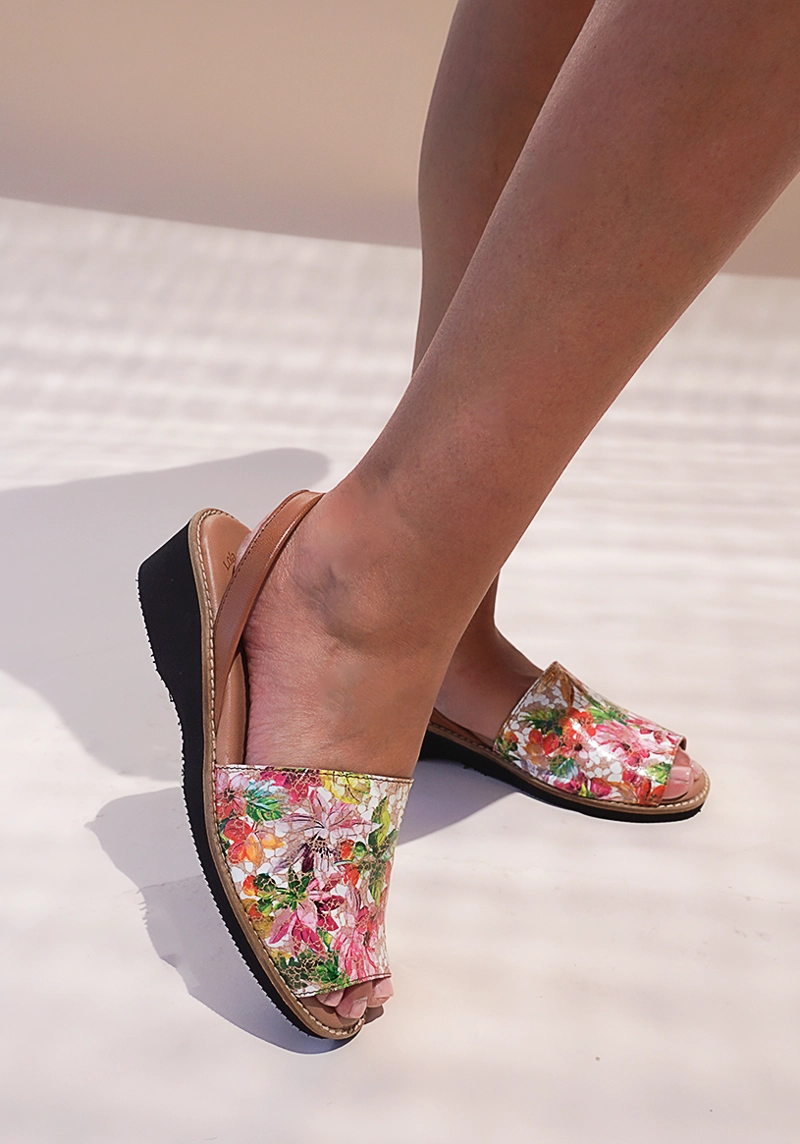 SANDALIA CUERO ANIKA MULTICOLOR - 1