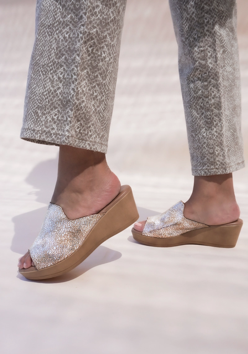 SANDALIA CUERO MADLEN BEIGE - 1