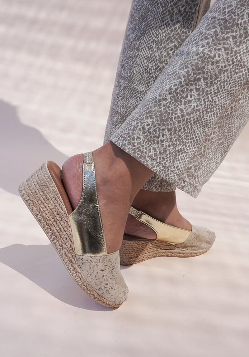 SANDALIA CUERO SUSANNE BEIGE DORADO - 1