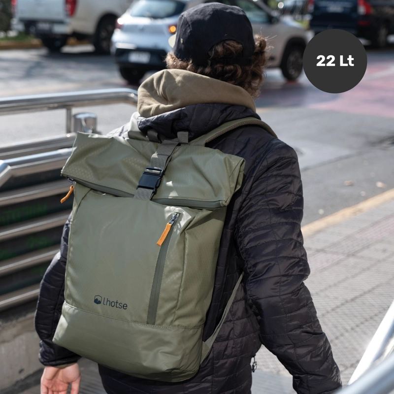 MOCHILA ROLL TOP MAKALU 22L IMPERMEABLE PORTA NOTEBOOK LHOTSE TAMAÑO TALLA UNICA - 2