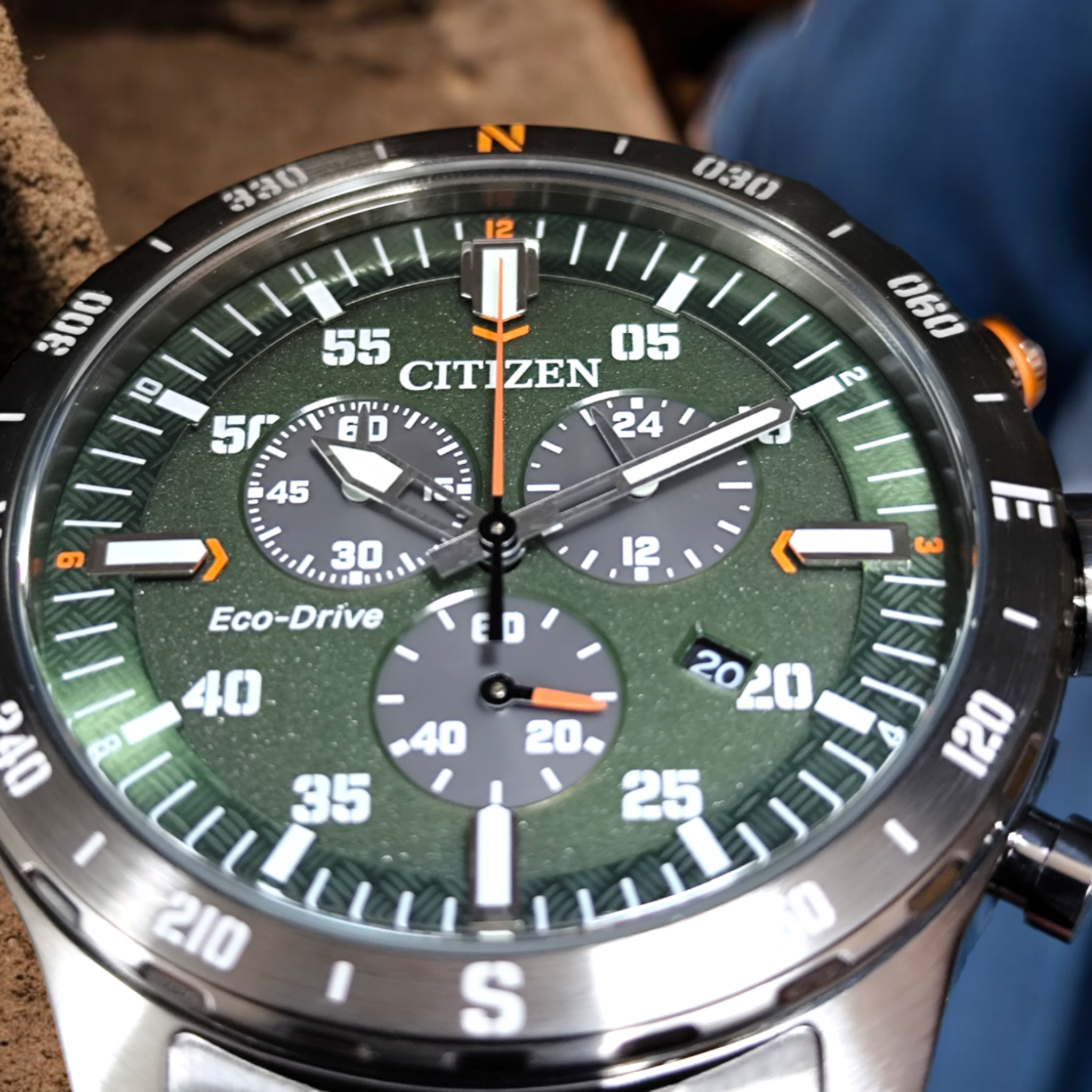 Citizen Orologio Uomo AT2527-80X – Cronografo Eco-Drive, Quadrante Verde, Acciaio IP Grigio - 3
