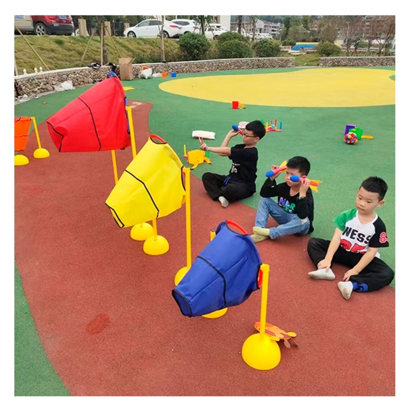 JUEGO LANZAMIENTO VALLAS CON BASES + CANASTA CON PELOTAS - 3