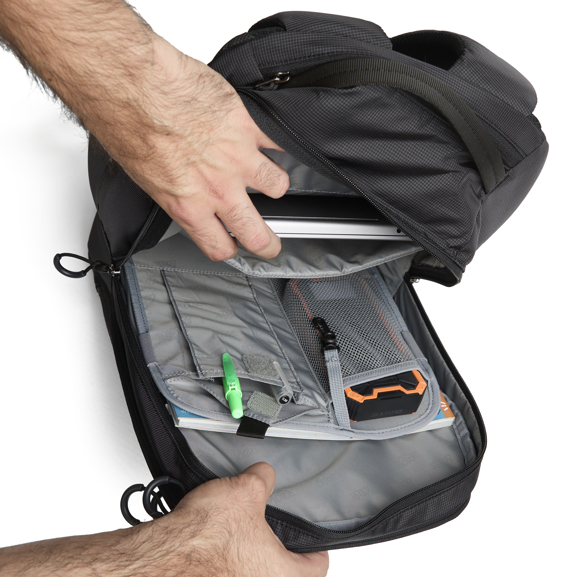MOCHILA BOOKPACK PATRAI 22 LITROS NEGRO DOITE - 9