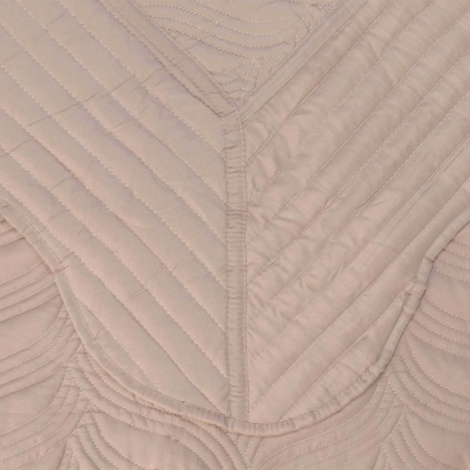 CUBRECAMA MALLORCA KING BEIGE QUILT BORDADO OCRE VERSAILLES LISO - 2