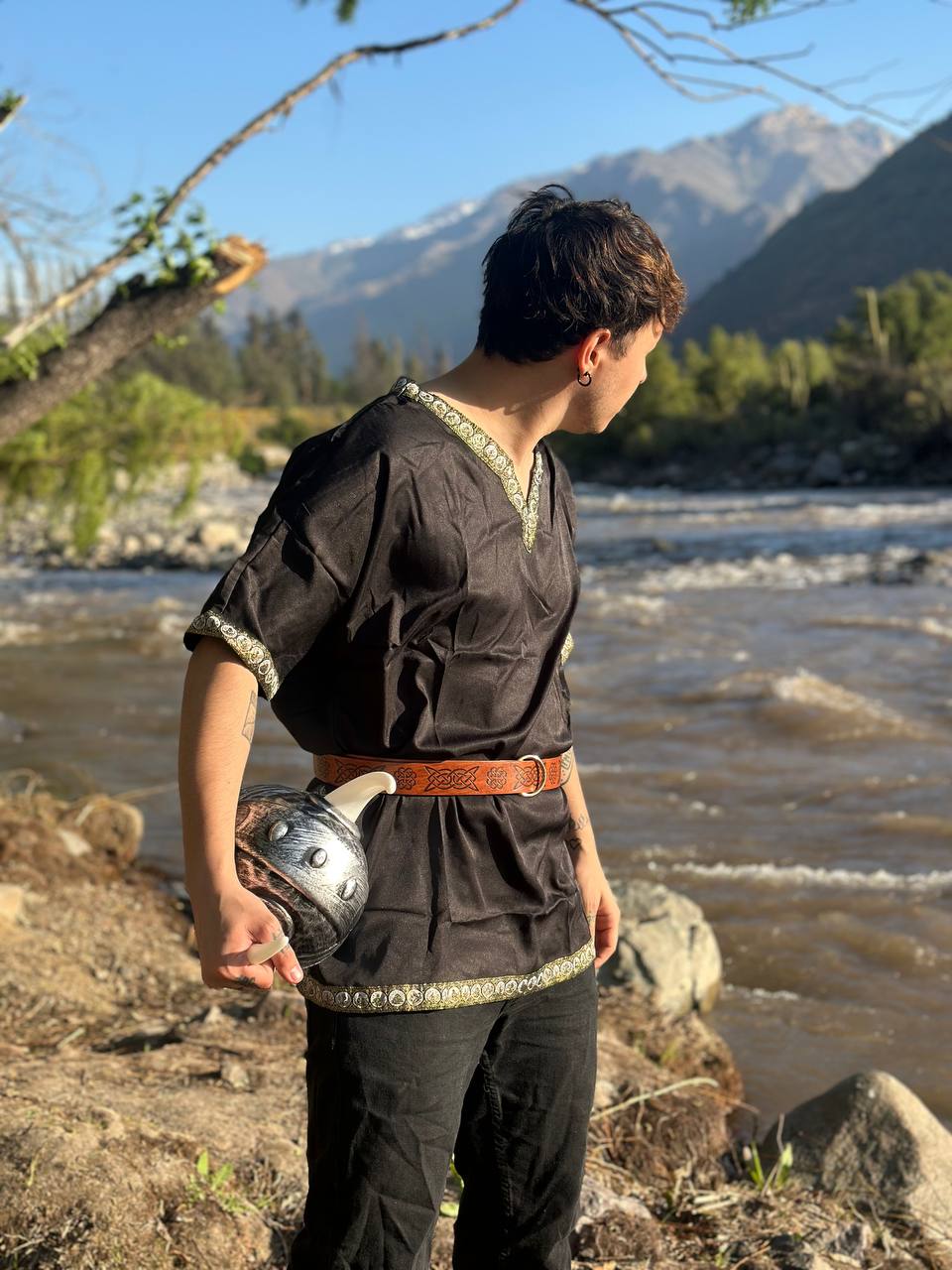 CASCO COSPLAY VIKINGO PLÁSTICO CUERNOS COTILLON - 5