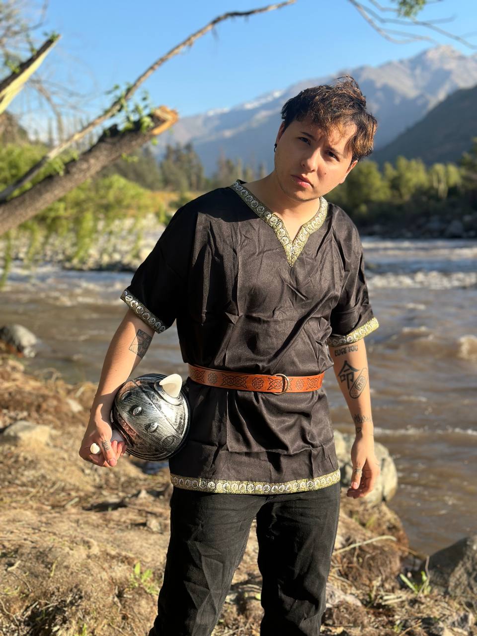 CASCO COSPLAY VIKINGO PLÁSTICO CUERNOS COTILLON - 7