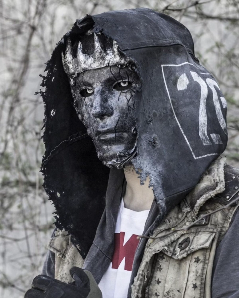 MASCARA TERROR REY CON CORONA COTILLON HALLOWEEN - GRIS - 5
