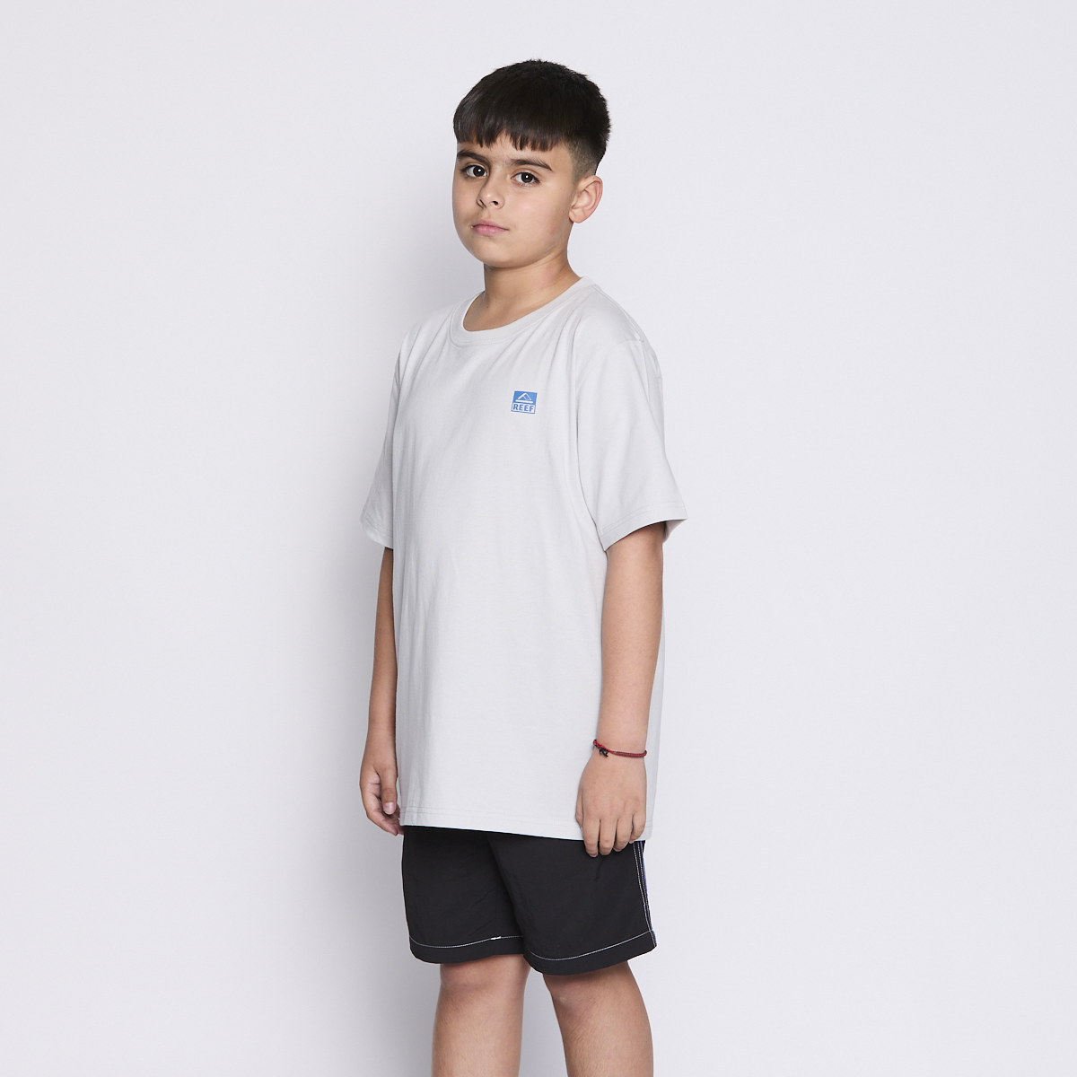 POLERA REEF KIDS LIGHT GREY LOGO BACK - 2