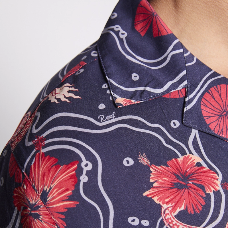 CAMISA REEF MEN AZUL DRAGONES ROJOS Y FLORES - 6